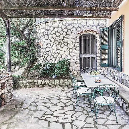 Villa Sant'agnello Sleeps 2 Air Con Wifi