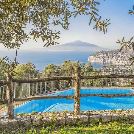 Sant'agnello Sleeps 2 Air Con Wifi Villa