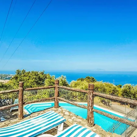 Sant'agnello Sleeps 2 Air Con Wifi